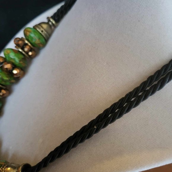 Stunning corded vintage necklace~ Copper beads with green turquoise stone - Picture 2 of 7